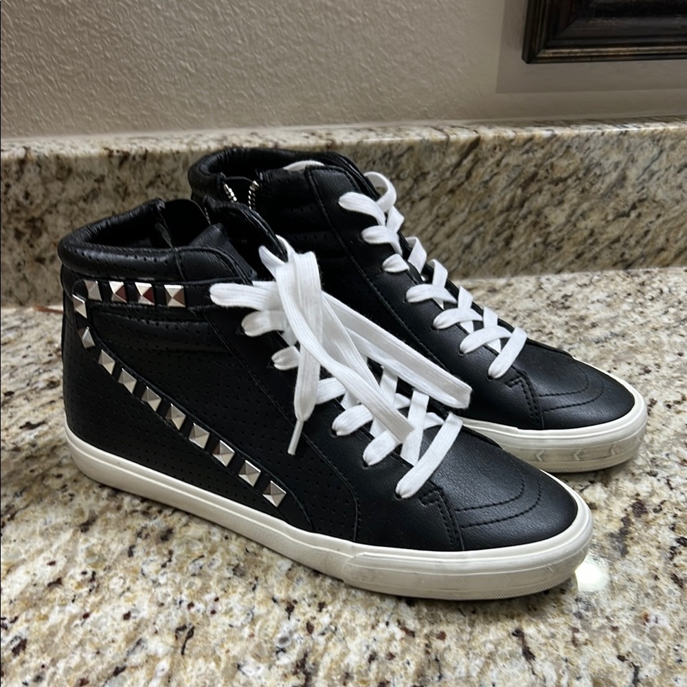 NWOT Steve Madden Black High-Top Sneakers